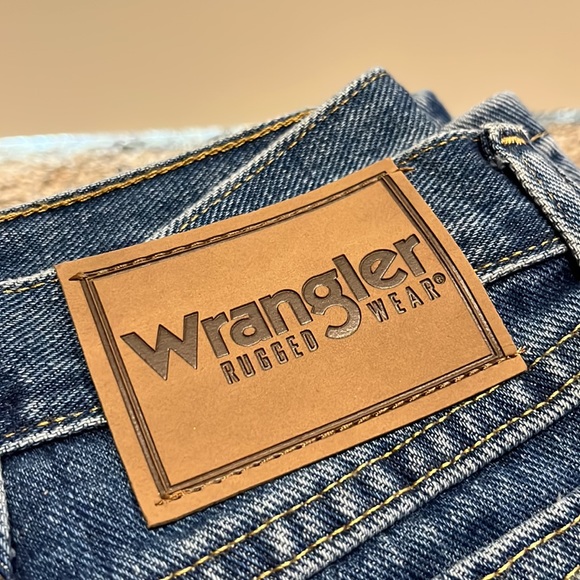 MENS Wrangler Rugged Wear Jeans 38x30 - Picture 2 of 7